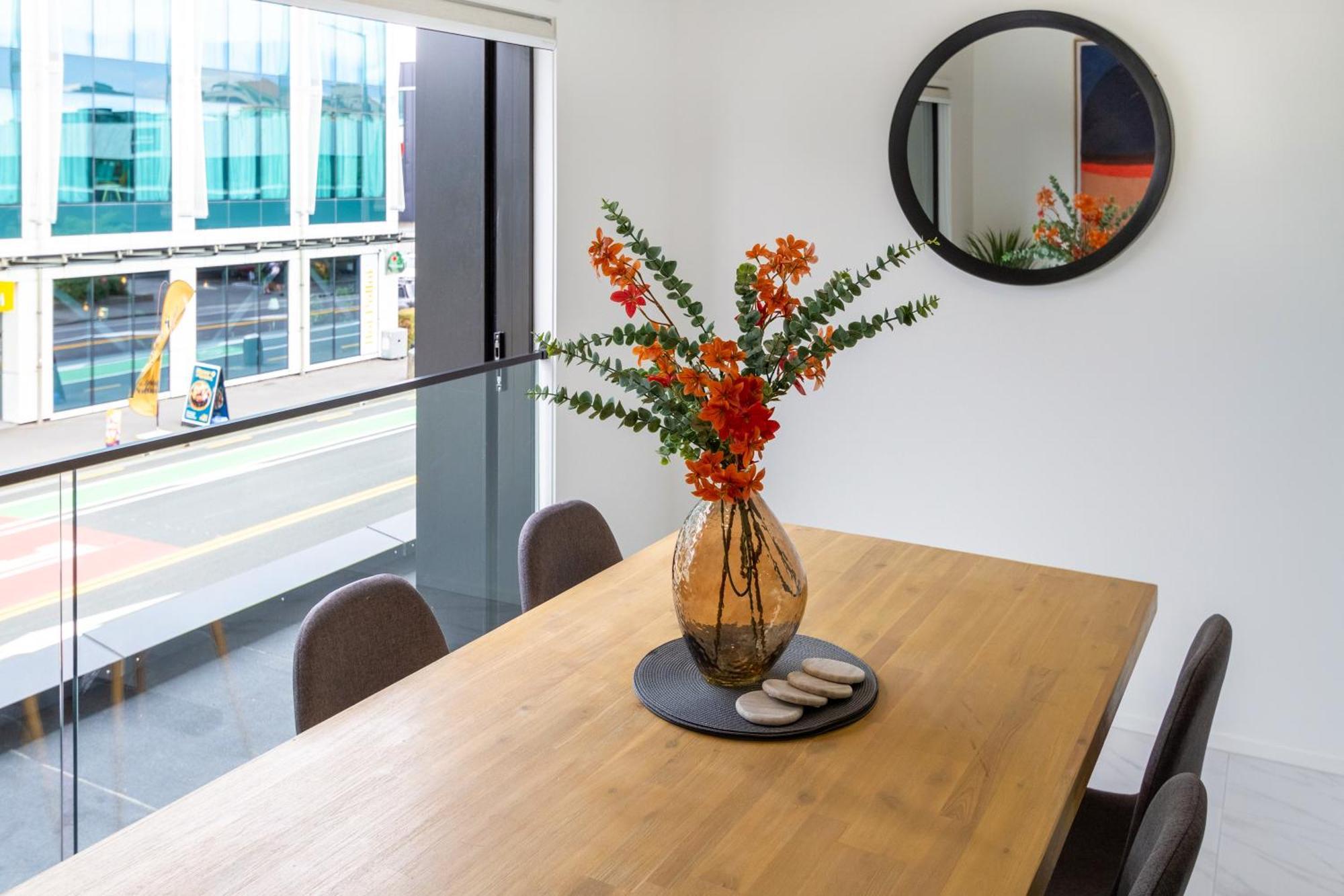 Luxury Living: 2-Bedroom Retreat In Christchurch Exterior foto